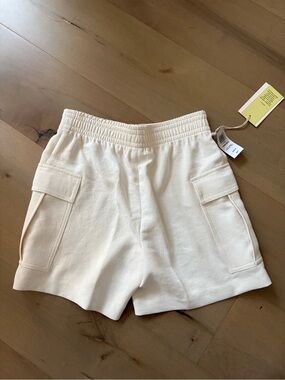 Aritzia Cream Light Birch Highlight Cargo Shorts